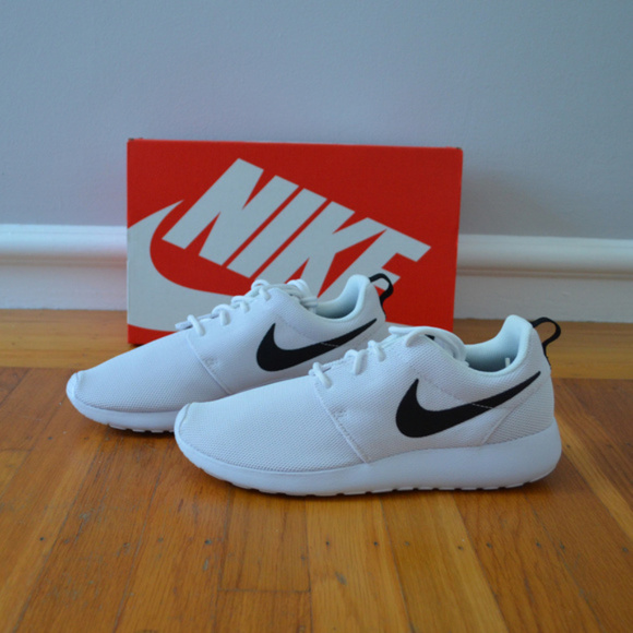NIKE White Casual Shoes - Picture 3 of 8